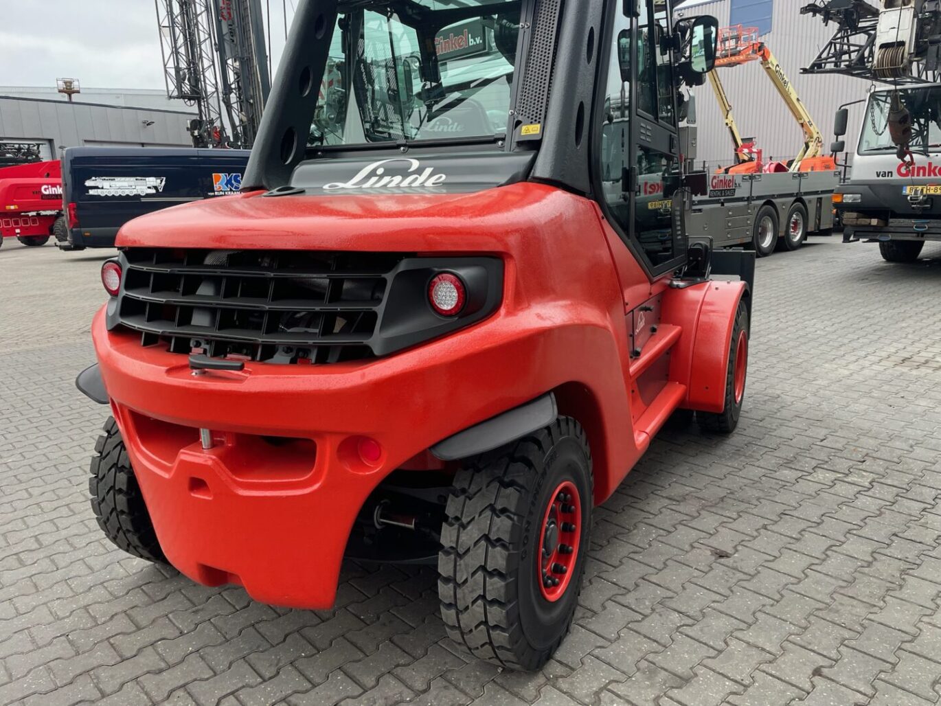 A2B507FB F43E 413F 81F3 54DD4C24CB92